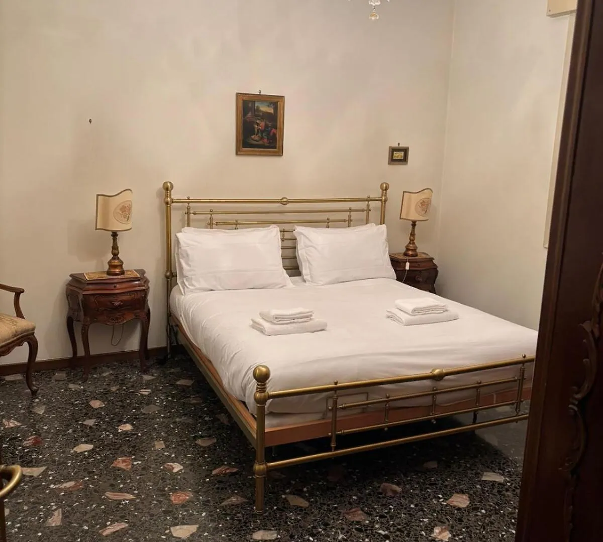 House In The Park! Free Parking And Convenient To Venezia