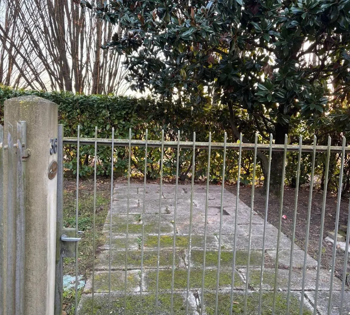 House In The Park! Free Parking And Convenient To Venice Italy